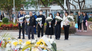 Five SFU student representatives carried the flowers collected in the special Mass to the memorial area. They conducted a floral tribute to express condolences to fire victims and extend blessings to those affected.