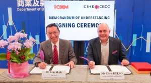 Dr Kim MAK (left) and Mr Chris KELSO, signed the Memorandum of Understanding in laying a milestone in diversifying articulation pathways for the students and graduates of the CIHE and CBCC.