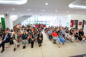 Guests at the sharing session took a group photo with representatives from the Hong Kong Institute of Vocational Education and physiotherapy students and practitioners.