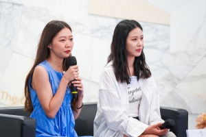 WEI Yun-lu (left) and HU Yue shared their stories during the Wenchuan earthquake.