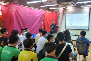 Mr Samson CHOW, Lecturer from Felizberta Lo Padilla Tong School of Social Sciences, shared his insights on social care, innovative technology, and youth-related issues to the participating students.